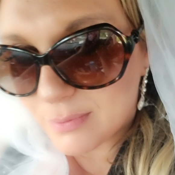 Meet your Posher, Mindy - Picture 2 of 7